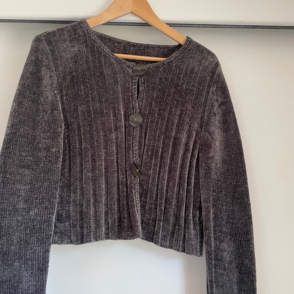 VINTAGE Textured Knit Cardigan, Gray Cropped‎ Button Design with Long Sleeves